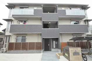 シャルール【1階】の外観