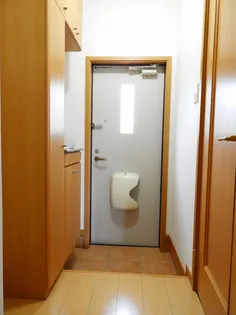 サン フィオーレ【1階】の玄関