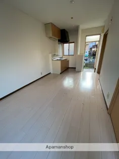 レジデンス英【103号室】の居間