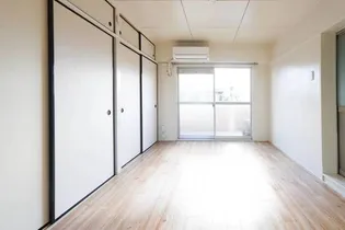 ビレッジハウス富岡1号棟【0407号室】の居間