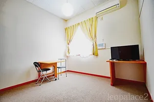 レオパレスグリーンビュー【2階】の居間