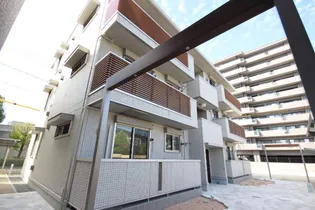 プルーニャB棟【1階】の外観