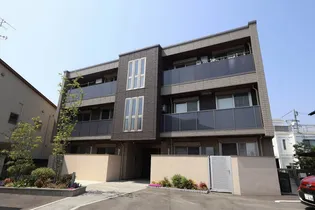 ファミーユシャトー【1階】の外観