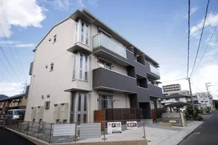 シャルール【1階】の外観