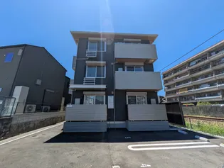 シャトル古市【3階】の外観