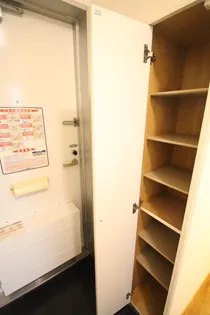 レオパレスアドミラル【209号室】の玄関