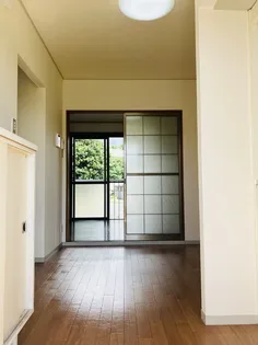 メイゾンベルサ C棟【1階】の玄関