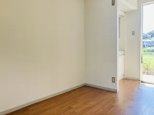 メイゾンベルサ C棟【1階】の居間