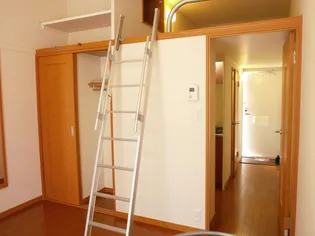 レオパレス藤井2号館【202号室】の居間