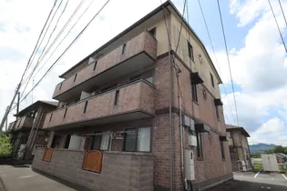 リビングタウン山大通り B棟【1階】の外観