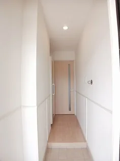 アーバイン C【1階】の玄関