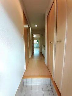 モン・シャンブル【1階】の玄関