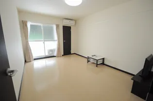 レオネクストやすらが丘Ⅰ【103号室】の居間