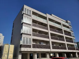 ユニヴァリィ県庁東の画像