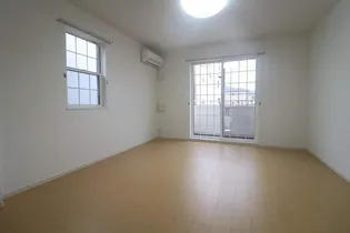 メゾンSAKAKI【107号室】の居間