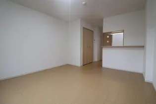 メゾンSAKAKI【107号室】の居間