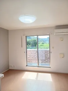 フィール グラッドB【2階】の居間