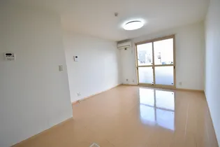 メゾンシャルム木太 B棟【1階】の居間