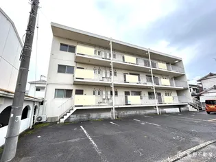 FIRST LUNA【2階】の外観