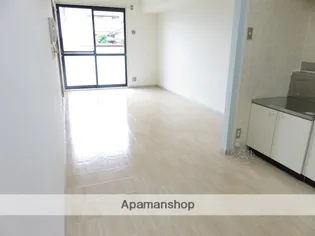 ルミエール10【1階】の居間