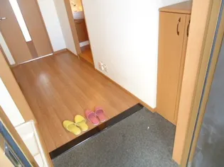 サン・ヴェルディ 東雲【1階】の玄関