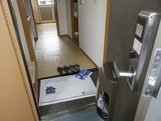 サン・ヴェルディ 東雲【2階】の玄関