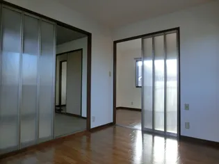 シャトレ庄内 A棟【2階】の居間