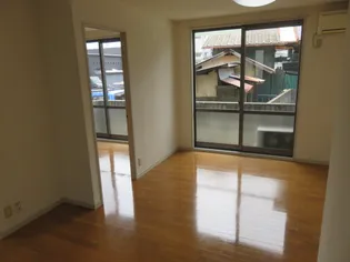 シャーメゾン鈴木【1階】の居間