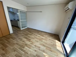 アベニューハタダⅢ A【1階】の居間