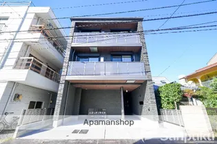 リコリス中一万【2階】の外観