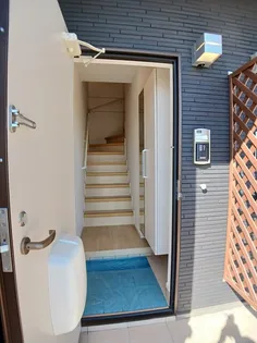 マードレS Ⅱ【2階】の玄関