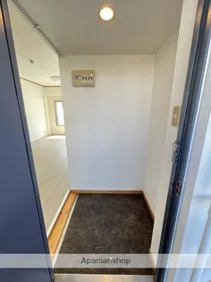 まやハウス【206号室】の玄関