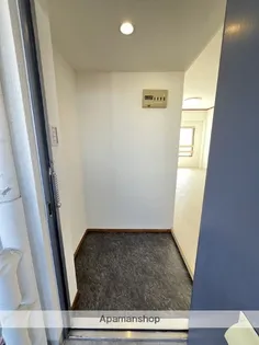 まやハウス【305号室】の玄関