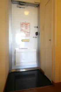 レオパレスアデッソⅡ【206号室】の玄関