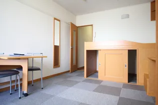 レオパレスアデッソⅠ【307号室】の居間