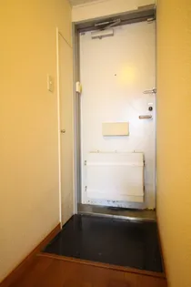 レオパレスグリーンパル のいち【110号室】の玄関