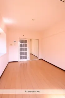 ホワイトシャトー大橋参番館【4階】の内装