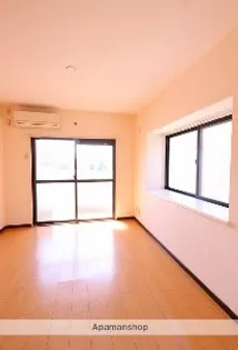 ホワイトシャトー大橋参番館【4階】の居間