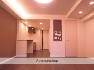 ウェルブライト博多ステーション 住居【5階】の居間