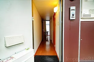 レオパレスRESIDENCEⅡ【1階】の玄関