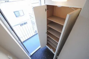 レオパレス葵【4階】の玄関