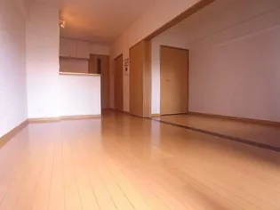 サムティ博多SOUTH【8階】の居間