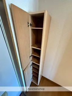 KINGS ROAD【2階】の玄関