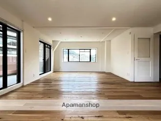 ルッシュ西公園【4階】の居間