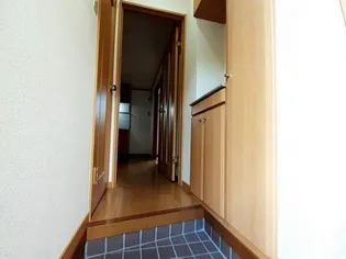 フィオーレ長行西【1階】の玄関