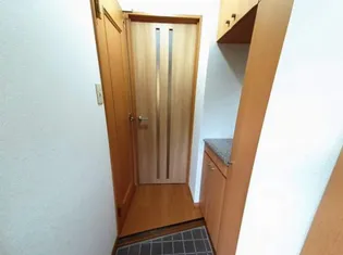 フィオーレ長行西【2階】の玄関