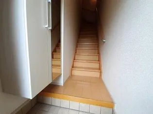 グレイス ワン【2階】の玄関