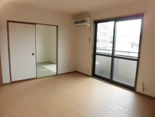 エトワール嵐山【3階】の居間