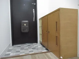 ボーン平尾【3階】の玄関