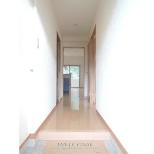 アンバーサルM【2階】の玄関